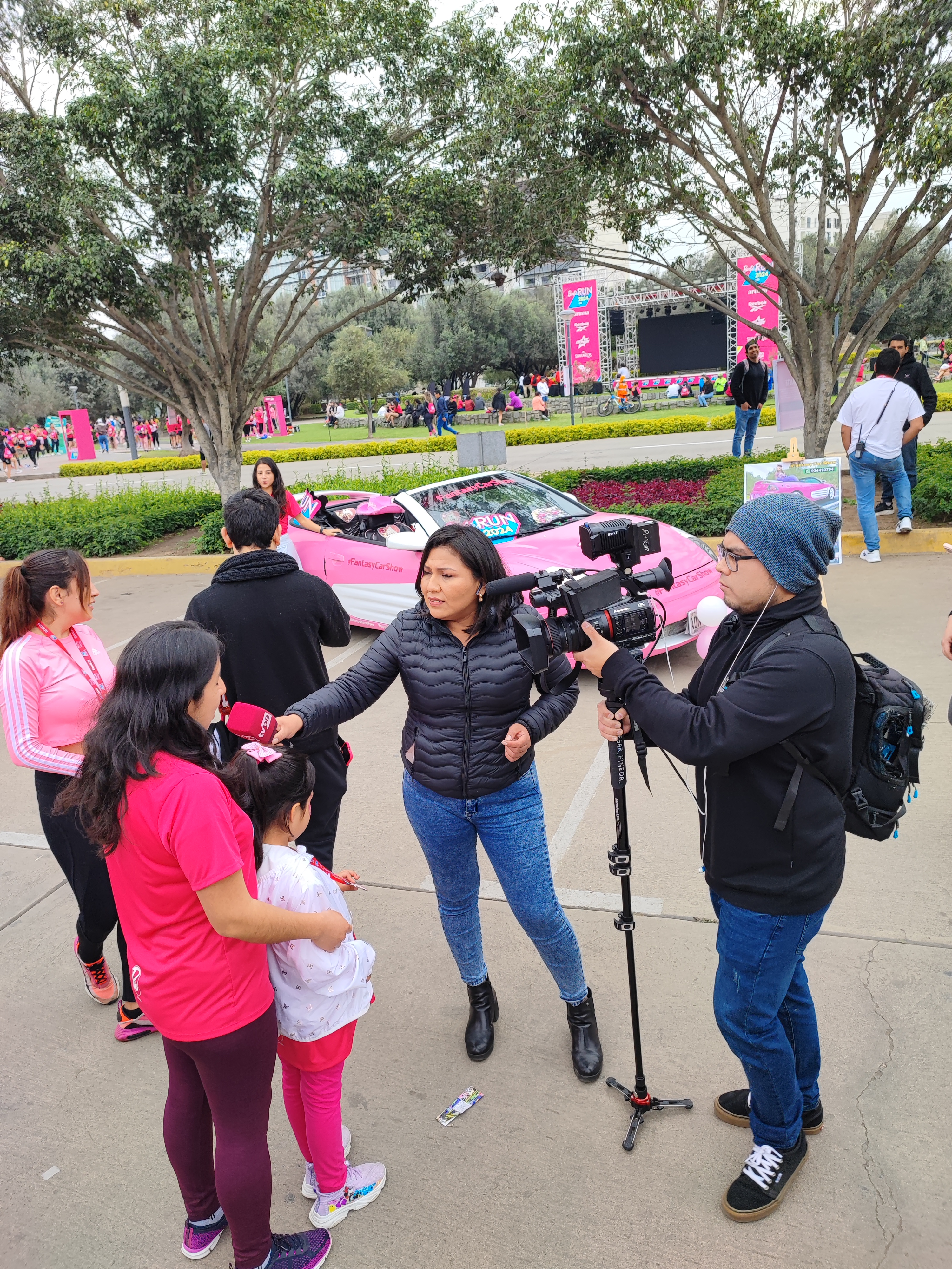 Alquiler de Auto Rosado Barbie para Eventos, Activaciones y Videoclips · imagen 8