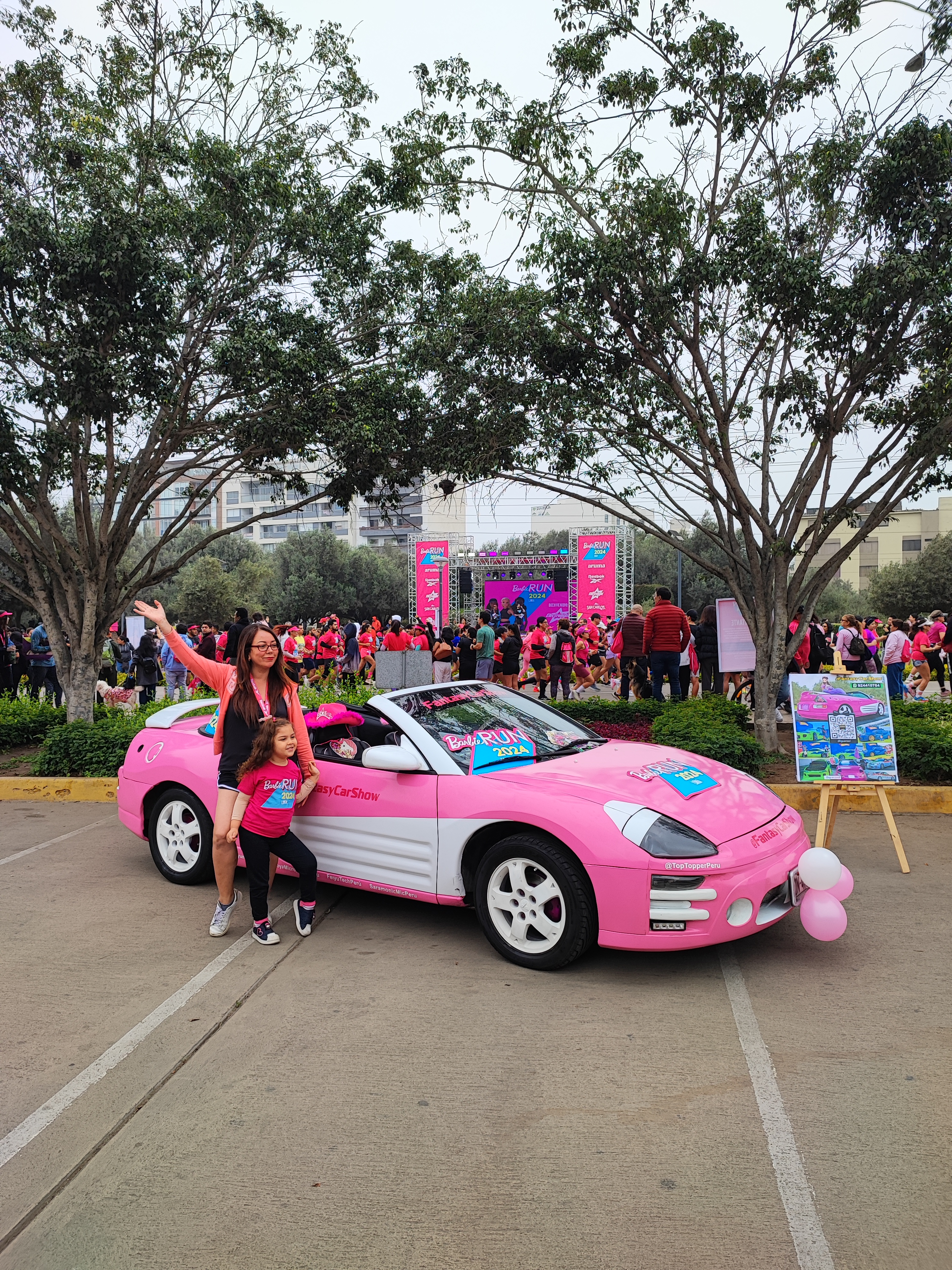 Alquiler de Auto Rosado Barbie para Eventos, Activaciones y Videoclips · imagen 13