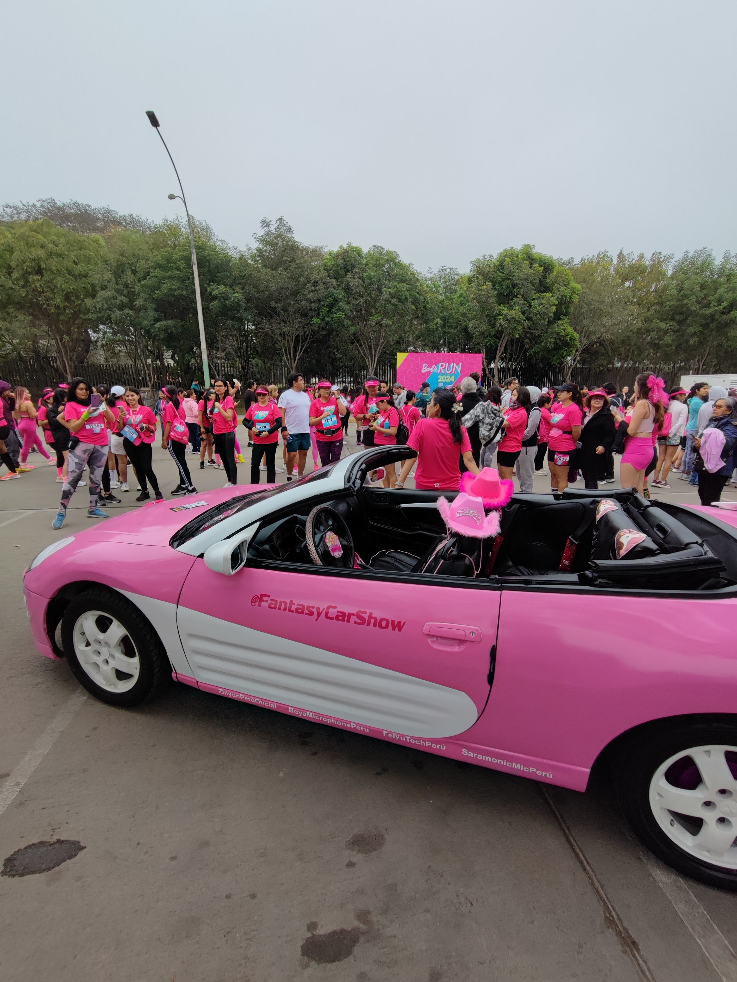 Alquiler de Auto Rosado Barbie para Eventos, Activaciones y Videoclips · imagen 14